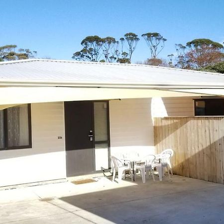 New Smart Home Nearby Plaza Auckland Exterior photo