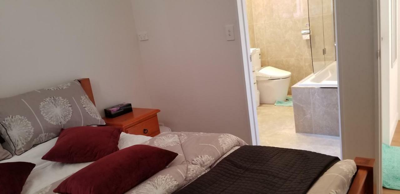 New Smart Home Nearby Plaza Auckland Exterior photo