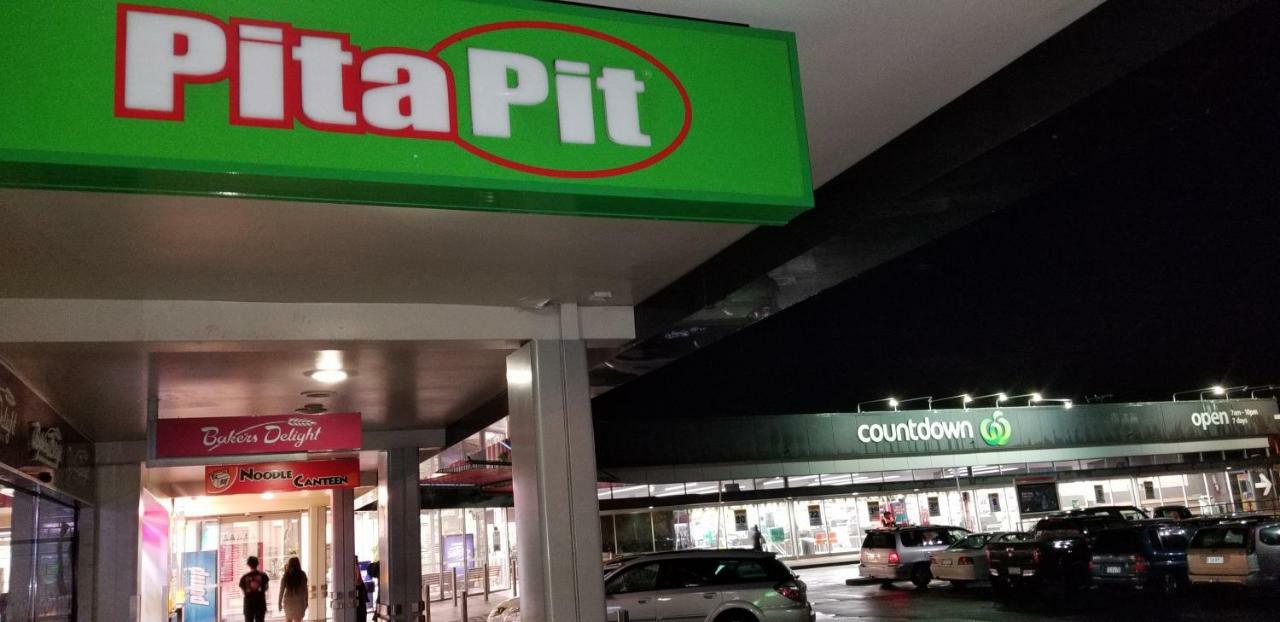 New Smart Home Nearby Plaza Auckland Exterior photo